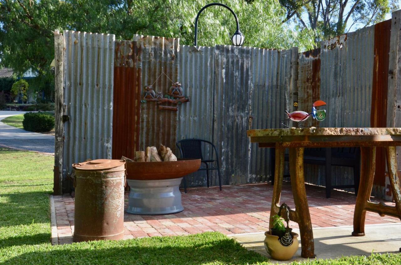 The Stables Hotell Wandin North Exteriör bild