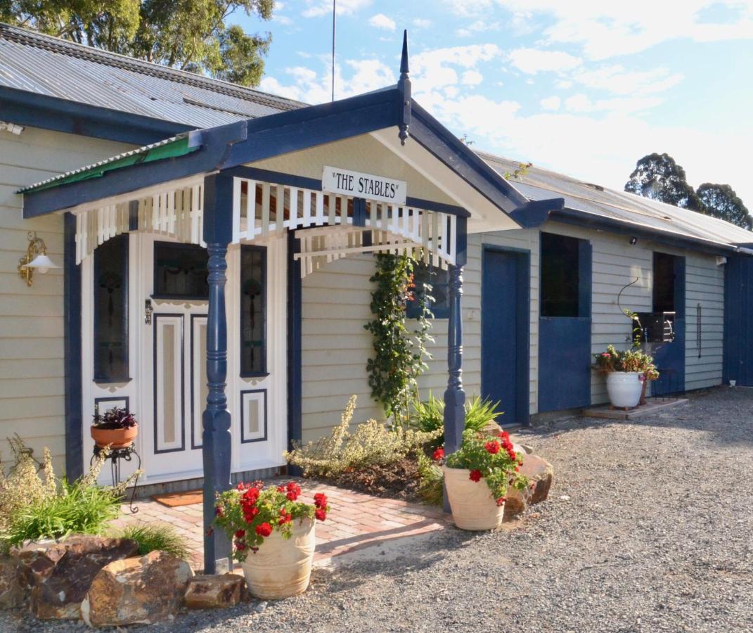 The Stables Hotell Wandin North Exteriör bild